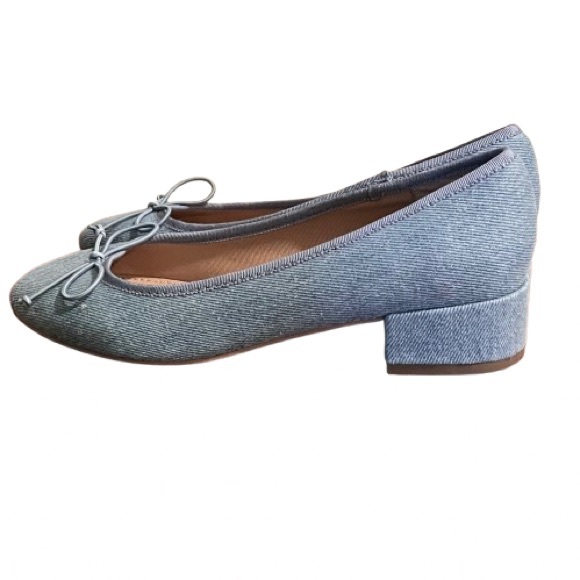 Steve Madden- Denim Ballet Flat Inspired Block Heel Pump. Size: 6 - Picture 5 of 9